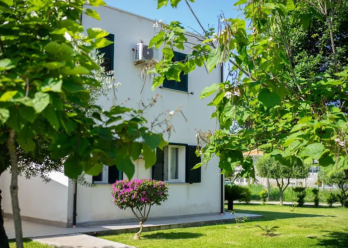 Emmesse 3* זמברונה